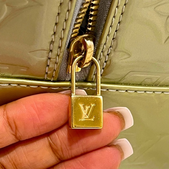 Authentic Louis Vuitton Monogram Vernis Tompkins Square M91150 Gris Handbag - Picture 10 of 17